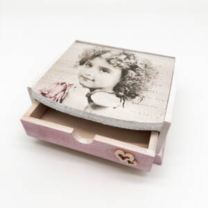 Holzbox mit Spiegel und Lade