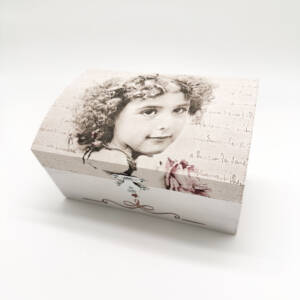Holzbox mit Mädchenmotiv