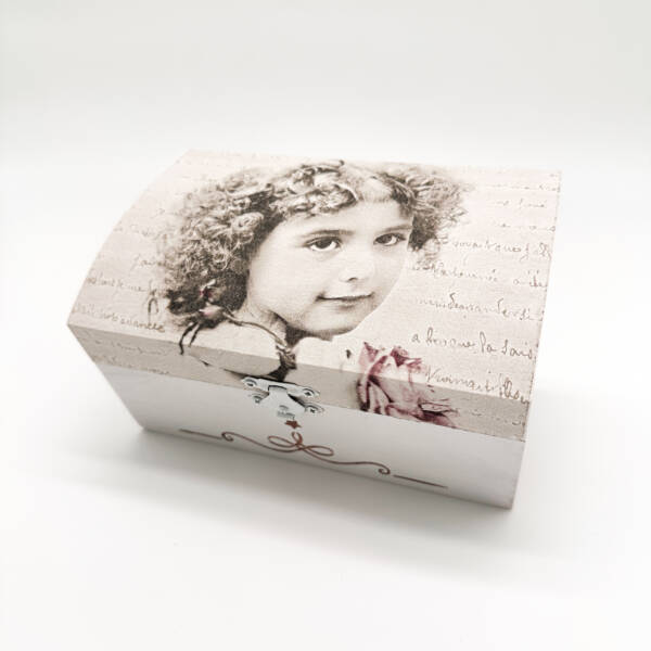 Holzbox mit Mädchenmotiv