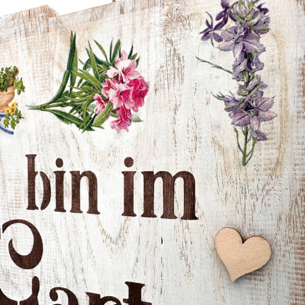 Holzbild A4 Bin im Garten mit Herz – Bild 2