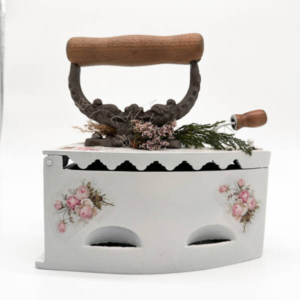 Altes Bügeleisen Rosenmotiv – Bild 3
