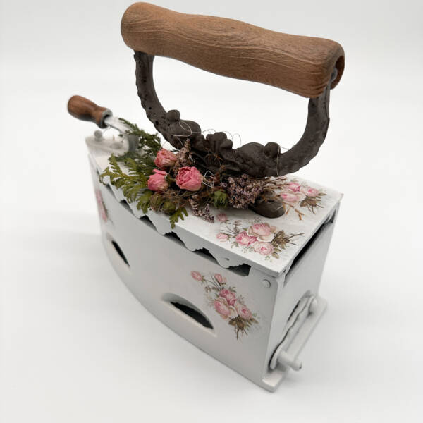Altes Bügeleisen Rosenmotiv – Bild 2