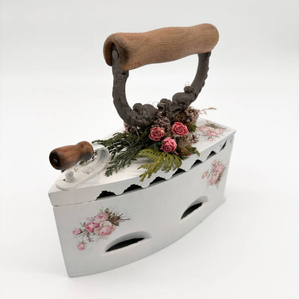 Altes Bügeleisen Rosenmotiv – Bild 6