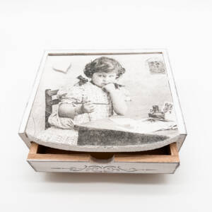 Holzbox mit Spiegel und Lade 2